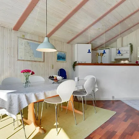 Semesterbostad Cozy Home In Augustenborg With Sauna