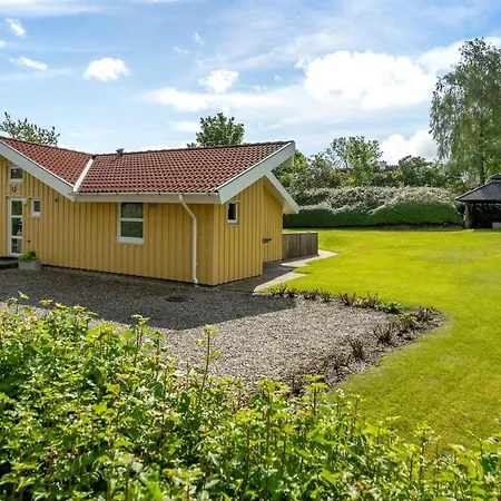 Semesterbostad Cozy Home In Augustenborg With Sauna