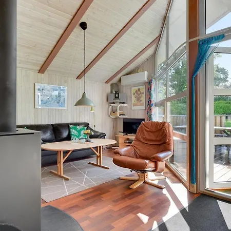 Semesterbostad Cozy Home In Augustenborg With Sauna