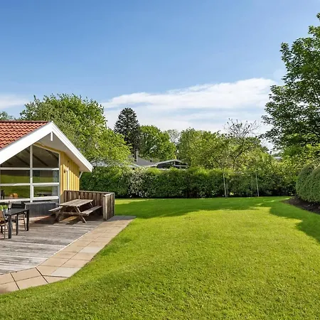 Holiday home 4 Bedroom Stunning In Augustenborg