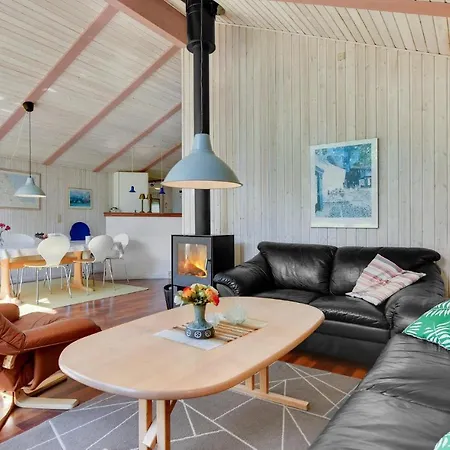 Semesterbostad Cozy Home In Augustenborg With Sauna